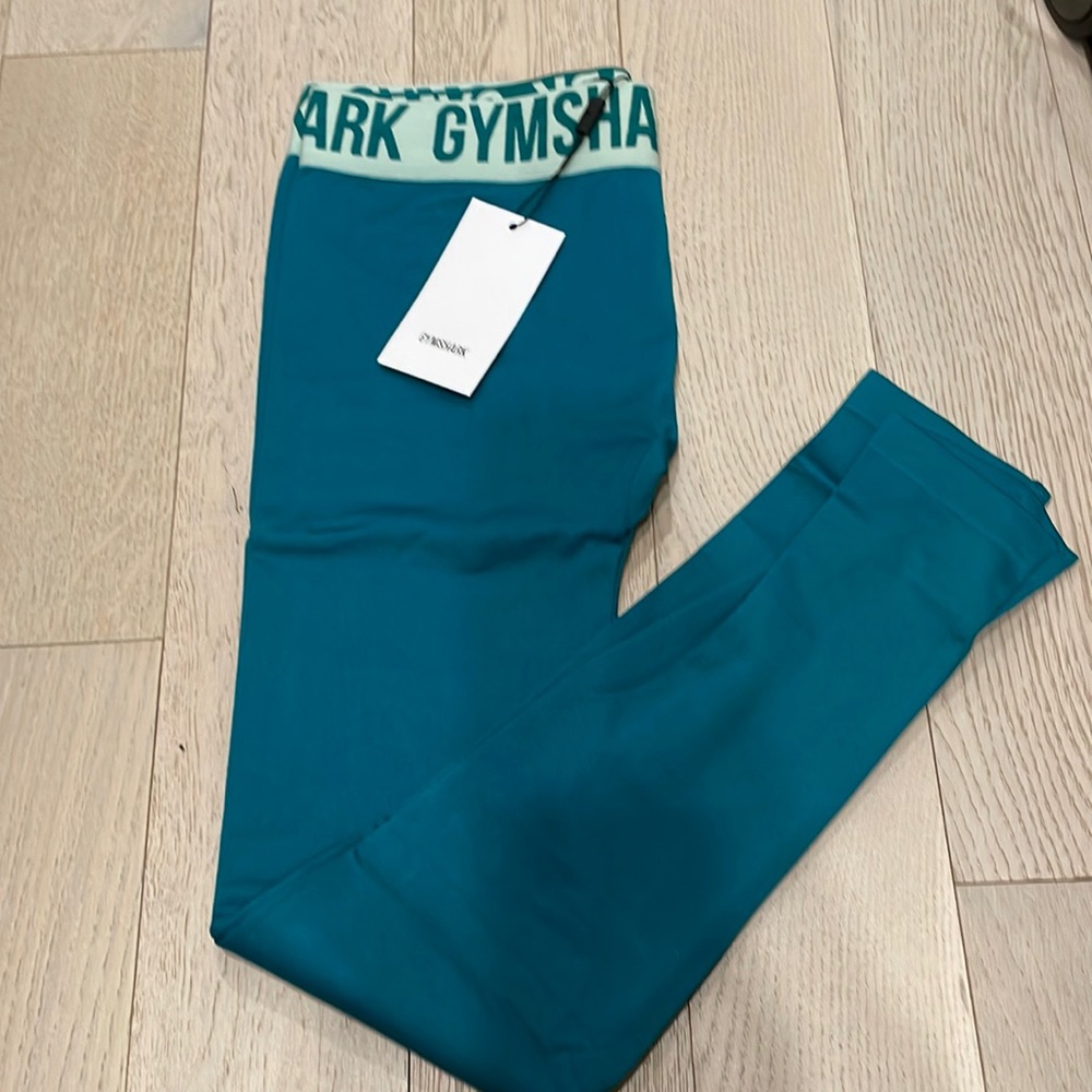 Gym shark leggings size small